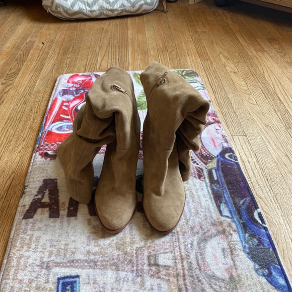 Boots - Picture 3 of 8